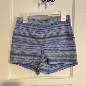 Lululemon high waisted boogie shorts 2.5